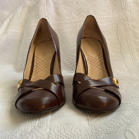 Rich brown Enzo Angiolini pumps with unique wood heel. - Picture 3 of 8